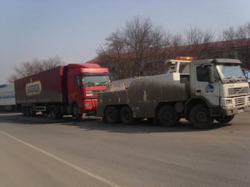 Эвакуация грузовой техники. Техпомощь стоимость услуг и где заказать - Красноярск