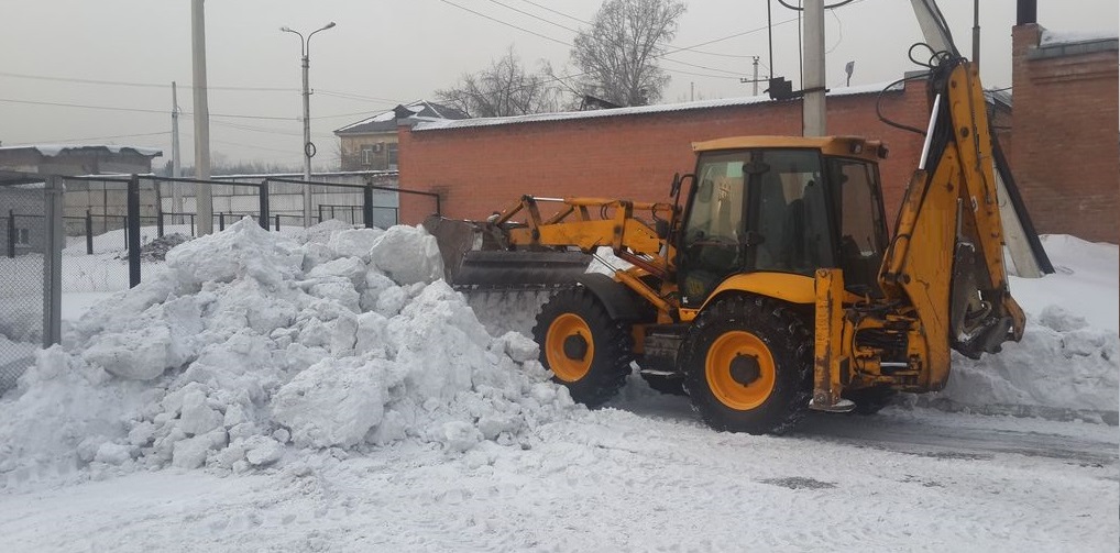 Экскаватор погрузчик для уборки снега и погрузки в самосвалы для вывоза в Шарыпово