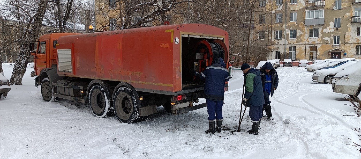 Прочистка канализации от засоров гидропромывочной машиной и специальным оборудованием в Назарово