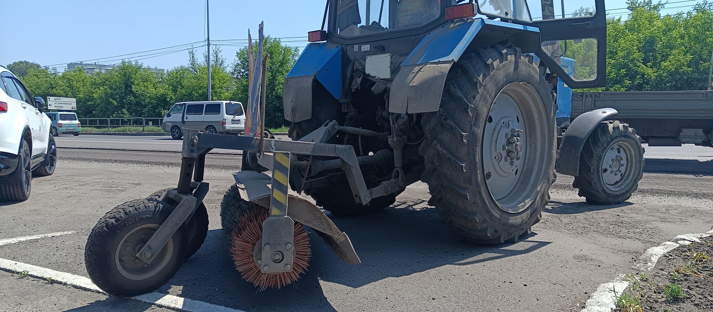 Услуги трактора с щеткой МТЗ в Красноярском крае